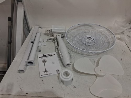 Tooltech 3-Speed oscillating pedestal fan - 16" - white (model: 100077) image 3