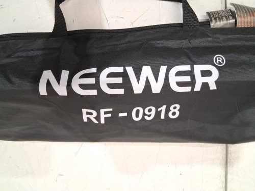 Neewer FLAT PANEL LIGHT REFLECTOR WITH 360° Rotating Holding Bracket and Carrying Bag - 35" X 70" - GOLD/SILVER AND WHITE/BLACK (MODEL: RF-0918) image 3