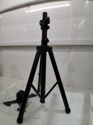 PYLE PREMIUM ADJUSTABLE FLAT PANEL TV TRIPOD MOUNT STAND - FITS TVS UP TO 32" - 88LBS - BLACK (MODEL: PTVSTNDPT3215) image 4
