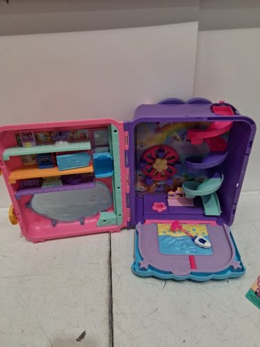 32pc polly pocket pollyville resort roll away playset (model: hkv43-9564) image 4