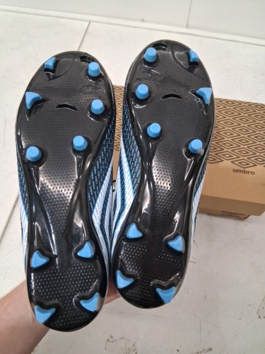 kid's umbro soccer football cleats - size 4 - black/blue (style: 1985170) image 3