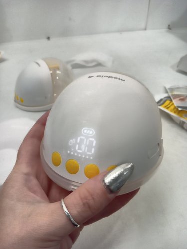 MEDELA MOTION INBRA WEARABLE BREAST PUMP - WHITE/YELLOW - (MODEL: YM-8801) image 6