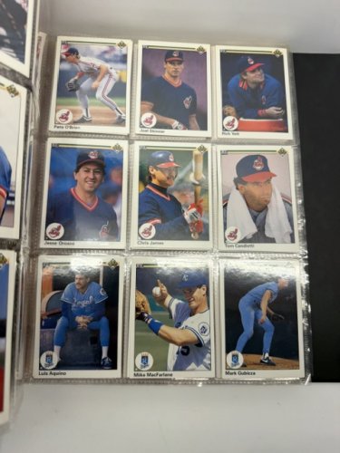 800 APPROX ASSSTD UPPER DECK 1990 MLB BASEBALL CARDS image 14