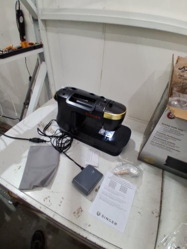 SINGER Heavy Duty 500 Classic Sewing Machine with 23 Built-In Stitches - Black/Gold (model: HD500) image 2
