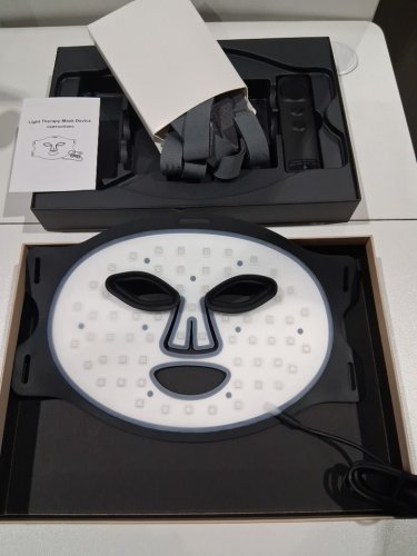 RED light therapy and led photon silicone mask with adjustable Velcro strap and 7 waves - black image 7