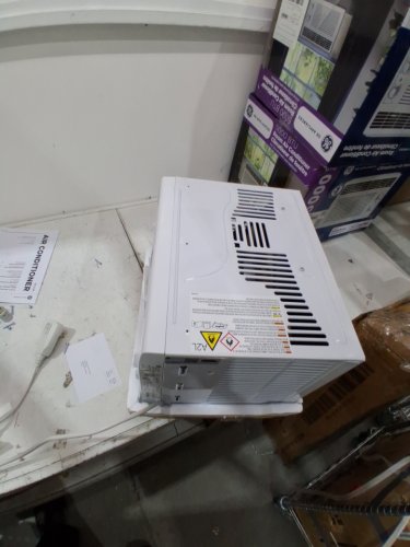 GE APPLIANCES ELECTRONIC WINDOW AIR CONDITIONER - 5,000 BTU - 150SQ.FT - WHITE (MODEL: AWAS05BWFC) image 4