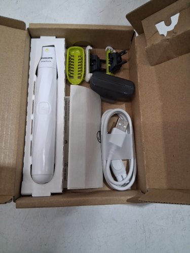 PHILIPS ONEBLADE INTIMATE TRIM & SHAVE SHAVER WITH SKIN PROTECTION - WHITE (MODEL: QP1924/20) image 3