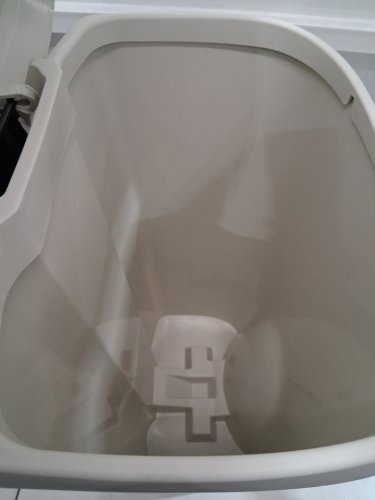 Umbra Brim step-on trash can - 50L - Sand (Model: 084200-1313) image 3