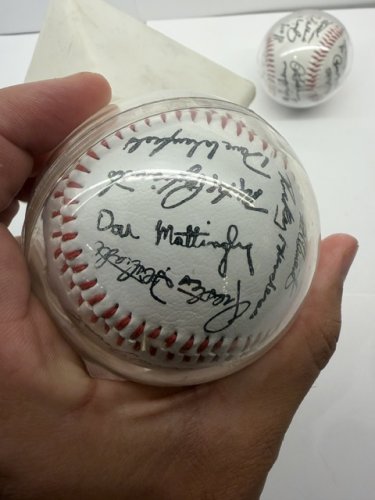 3 ASSTD MULTIPLE FASCMILE SIGNED BASEBALLS image 9