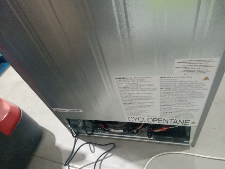 Frigidaire Garage Ready Upright Freezer with reversible door - 13 Cu. Ft. - Stainless Steel (model:FFFU13F2VV) image 8