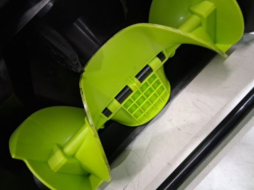 DEKOPRO ELECTRIC CORDED SNOW SHOVEL SNOW BLOWER/THROWER - 20" CLEARING WIDTH - BLACK/GREEN (MODEL: DKPGSRA020C1) image 4