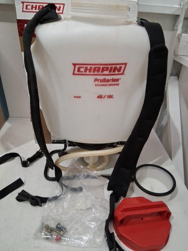 CHAPIN PRO SERIES MANUAL PUMP BACKPACK WEED & PEST CONTROL, FERTILIZER, 4G/15L - WHITE (MODEL: 61800) image 3