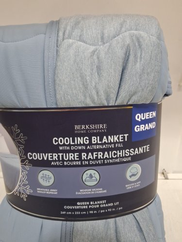 BERKSHIRE REVERSIBLE DOWN-ALTERNATIVE COOLING BLANKET - QUEEN - BLUE (MODEL: 1986200) image 3