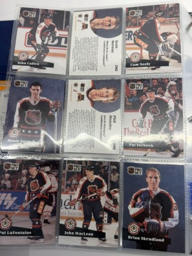 550 APPROX ASSSTD NHL PRO SET 1990 HOCKEY CARDS image 7