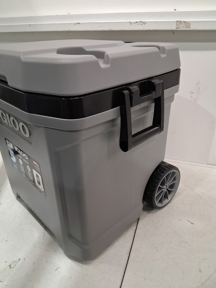 Igloo MaxCold Latitude wheeled Roller Cooler - 62qt/58L - grey\white - (model: 1872193) image 5