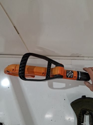BLACK+DECKER STRING TRIMMER/EDGER - 20V 10" - BLACK/ORANGE (MODEL: LST201) image 3