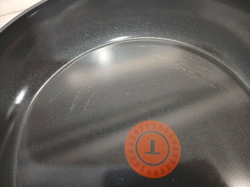 3pc T-fal Elite ceramic non-stick skillet set - 8"/9.75"/11.25" - Black/red (model: 8899888) image 4