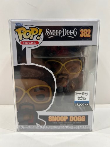 Funko pop! **funko limited edition 15,000 pc** rocks: snoop dogg - snoop dogg vinyl figure (#382) **plastic protector cover** image 2