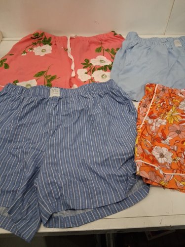 4 ASSORTED PAJAMA SHORTS- MED- ASSORTED PATTERNS image 2