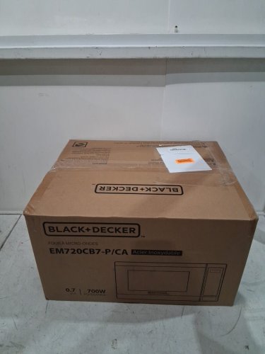 black and decker stainless steel microwave - 700W - 0.7 cuft - black/silver (model: em720cB7-P/CA) image 2