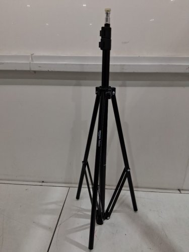 AMAZONBASICS ALUMINUM ADJUSTABLE HEIGHT LIGHT PHOTOGRAPHY TRIPOD STYLE STAND - 6.7FT - BLACK image 3