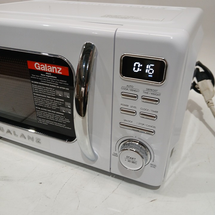 GALANZ RETRO STYLE COUNTERTOP MICROWAVE OVEN - 0.7CU.FT. - MILKSHAKE WHITE (MODEL: GLCMKZ11WER10) image 6