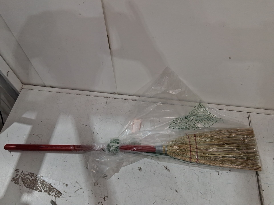 sparta Blended Corn Broom with Wood Handle for indoor & outdoor use - 34" - red (model: 368100) image 2
