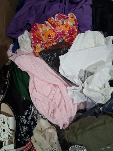 assorted MIXED Clothes MYSTERY PALLET - VARIOUS clothes and sizes - aprox 300+ image 6