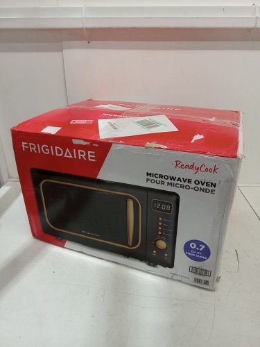 Frigidaire Retro Microwave Oven - 0.7CU.FT - 700W - retro Black/Gold (Model: EMW788-BLACKGLD) image 2