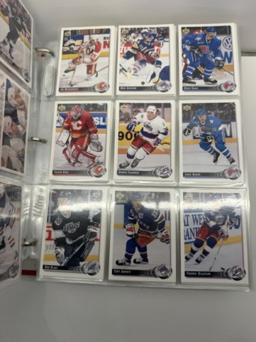 1300+ APPROX ASSSTD 1991/92/93 NHL UPPER DECK HOCKEY CARDS IN ENGLISH AND FRENCH VERSIONS image 47