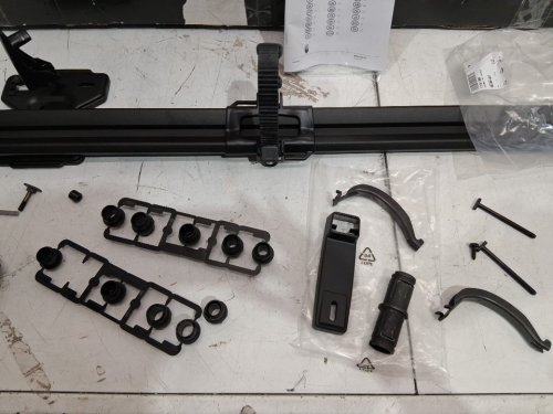 thule topride bike carrier / automotive bike rack - 40lbs max - mounts to all thule rack systems - fits select bikes - black (model : 568005) image 7