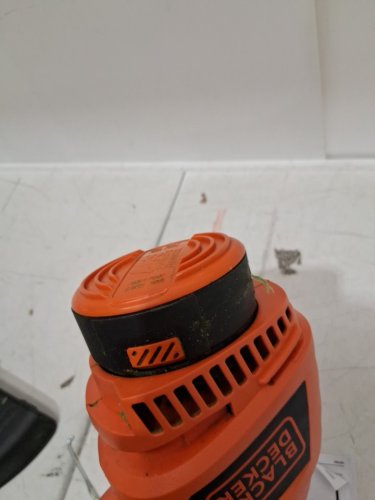 BLACK + DECKER 2-IN-1 CORDed STRING TRIMMER AND EDGER KIT- 13" CUT SWATH - orange/black (MODEL: st7700) image 5