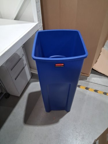 rubbermaid commercial untouchable square recycling container - 23gal - blue image 3