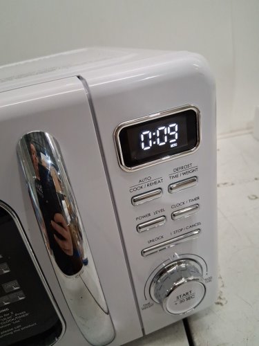 GALANZ RETRO STYLE COUNTERTOP MICROWAVE OVEN - 0.7CU.FT. - WHITE (MODEL: GLCMKZ07WER07) image 7