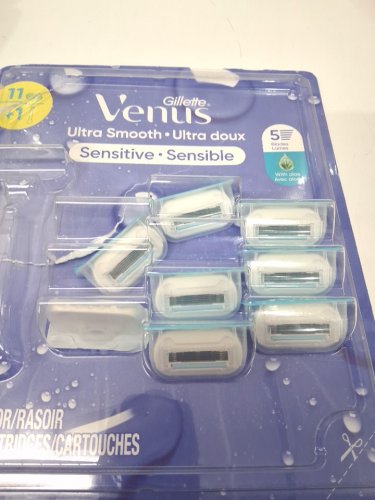 8pc gillette venus ultra smooth sensitive razor - white/silver image 3