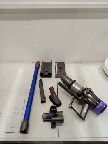 dyson v11 cordless 2-in-1 stick/hand vacuum cleaner with multi-purpose attachments (model: v11 sv28) image 3