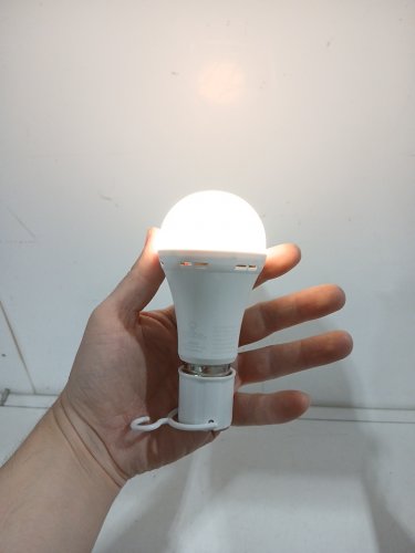 6pk Globe Battery Backup LED Bulb WITH 2 PORTABLE SOCKETS - 60w - 800lm - warm LIGHT (MODEL: 1924605) image 4