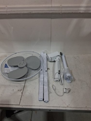 BLACK + DECKER STAND FAN - 18" - white image 3