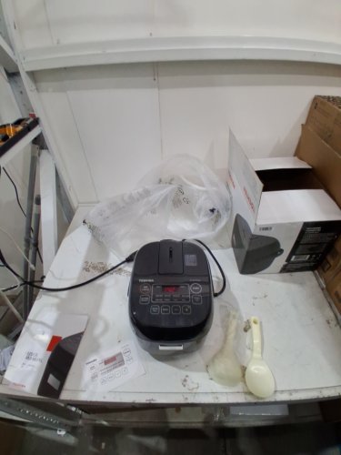 TOSHIBA NON-STICK DIGITAL RICE COOKER - 3 CUP (UNCOOKED) CAPACITY - GREY - (MODEL: rc-5dstca) image 2