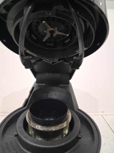 NESPRESSO BY DELONGHI - VERTUO NEXT COFFEE & ESPRESSO MACHINE - 7-cup sizes - BLACK/ROSE GOLD (MODEL: ENV120BCA) image 4