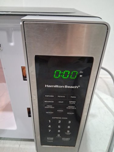black and decker stainless steel microwave - 700W - 0.7 cuft - black/silver (model: em720cB7-P/CA) image 11