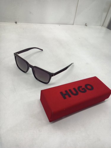 unisex hugo eyewear polarized sunglasses  - black frame/ grey lense (model:  hg 1327) image 2