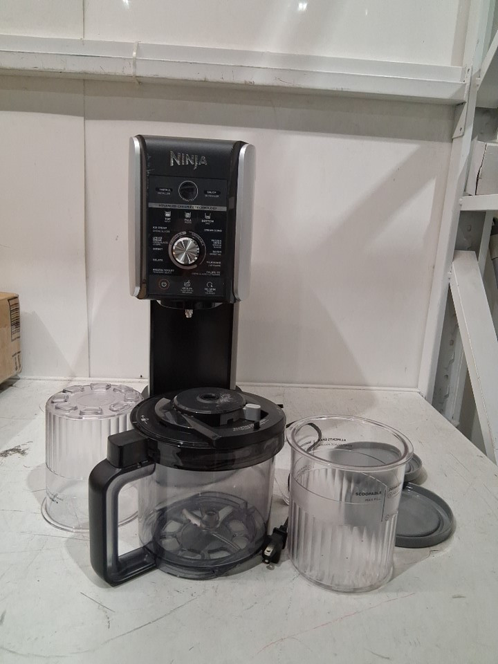 NINJA CREAMI DELUXE 11-IN-1 DIGITAL FROZEN TREAT MAKER - MAKES 24OZ PINTS - SILVER/black (MODEL: NC501C) image 3