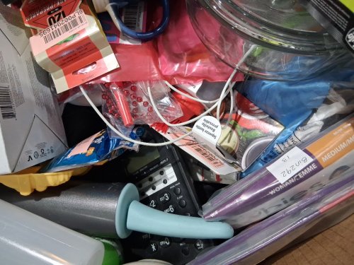 assorted MIXED item MYSTERY PALLET - VARIOUS PRODUCTS - aprox 300+ - (pallet #37) image 9