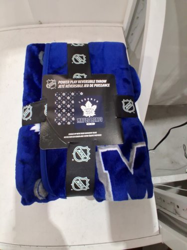 NHL TORONTO MAPLE LEAFS REVERSIBLE THROW BLANKET - 50" X 60" - BLUE/WHITE (MODEL: 1908084) image 2