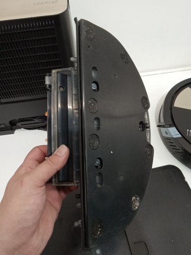 Shark matrix plus 2-in-1 Robot Vacuum and Mop with XL HEPA Self-Empty Base, Bagless, 60-Day Capacity & Matrix Clean Navigation - black/gold (model: aV2610bfca/rv2600ca) image 15