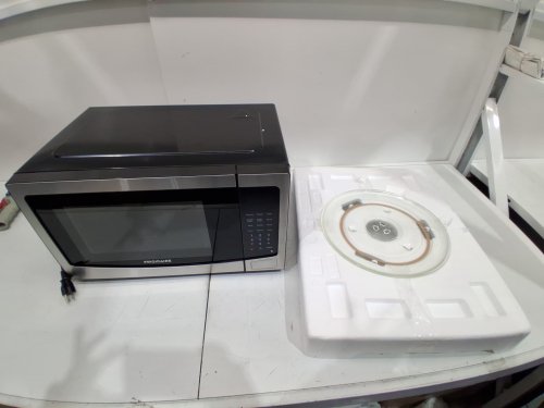 frigidaire compact countertop microwave oven - 1.1 Cu.ft. - black/silver (model: emw1134) image 5
