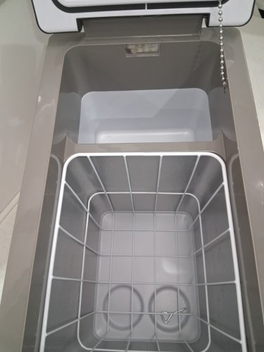 VEVOR portable/travel car refrigerator- 12/24v DC & 110-240v AC ,45L -grey image 3