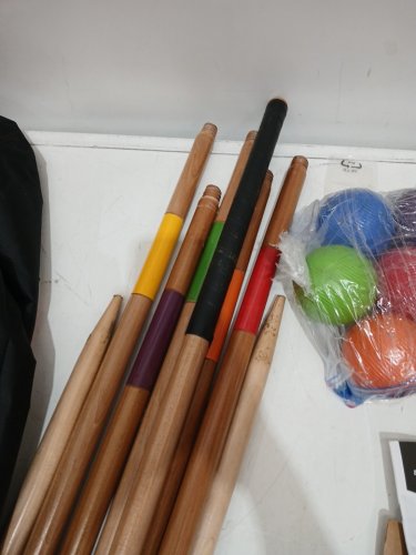 Amazon Basics Six Player Croquet Set with Wooden Mallets and Carry Case - black image 9