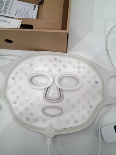 conair true glow led light therapy face mask with velour storage pouch - white (model: 2456789) image 5